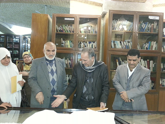 وفد من إعلام دائرة الأضرحة والمقامات والمراقد السنية يزور مكتبة الشيخ عبد القادر الكيلاني2