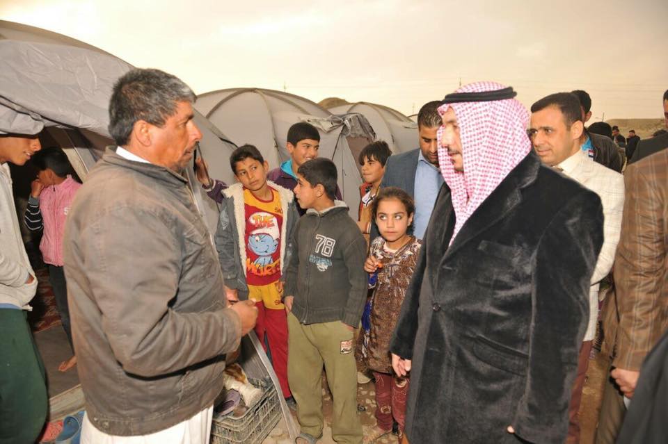 الدكتور محمود الصميدعي يتفقد النازحين ويقضي ليلة في مخيماتهم (1)