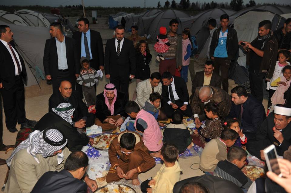 الدكتور محمود الصميدعي يتفقد النازحين ويقضي ليلة في مخيماتهم (6)