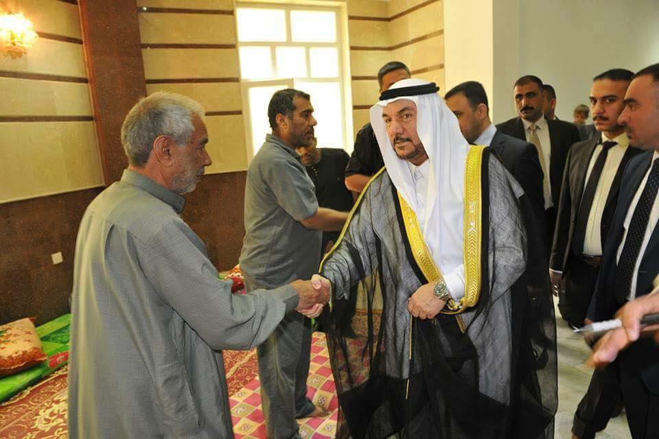 رئيس الديوان يزور العوائل النازحة من محافظة الانبار المتواجدة في جامع ام القرى ببغداد (2)