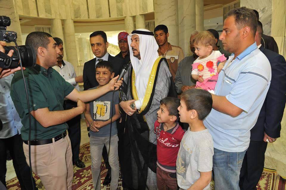 رئيس الديوان يزور العوائل النازحة من محافظة الانبار المتواجدة في جامع ام القرى ببغداد (3)