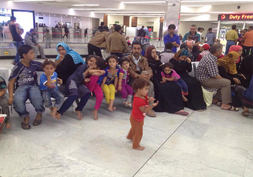 وصول-الوجبة-الثانية-من-اللاجئين-العراقيين-العالقين-في-تركيا-الى-مطار-بغداد3