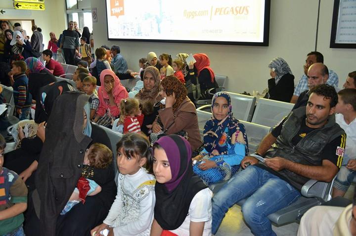وصول وجبة جديدة من اللاجئين العراقيين الى ارض الوطن هذا اليوم ١١٠٢٠١٥ (2)