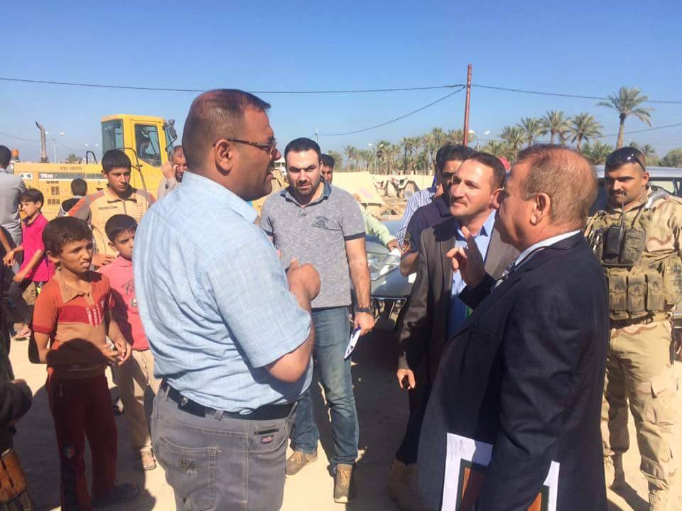 مدير عام الدائرة القانونية يزور مخيم الاهل للنازحين في ابو غريب (4)