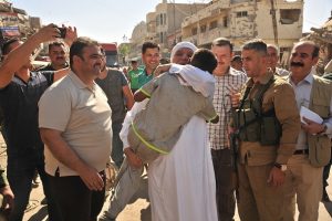 الدكتور الهميم يؤكد لاهالي الموصل وقوفه معهم والعمل على اعادة تاهيل المدينة (1)