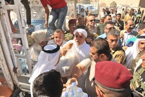 الدكتور الهميم يقود حملة مساعدات كبرى لإغاثة العوائل في مركز مدينة الموصل بمناسبة شهر رمضان المبارك (2)