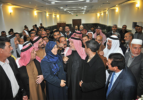 President-of-Sunni-Endowment-Diwan-meets-some-of-displaced-people-in-Al-Shaikh-Jamal-Camp-3